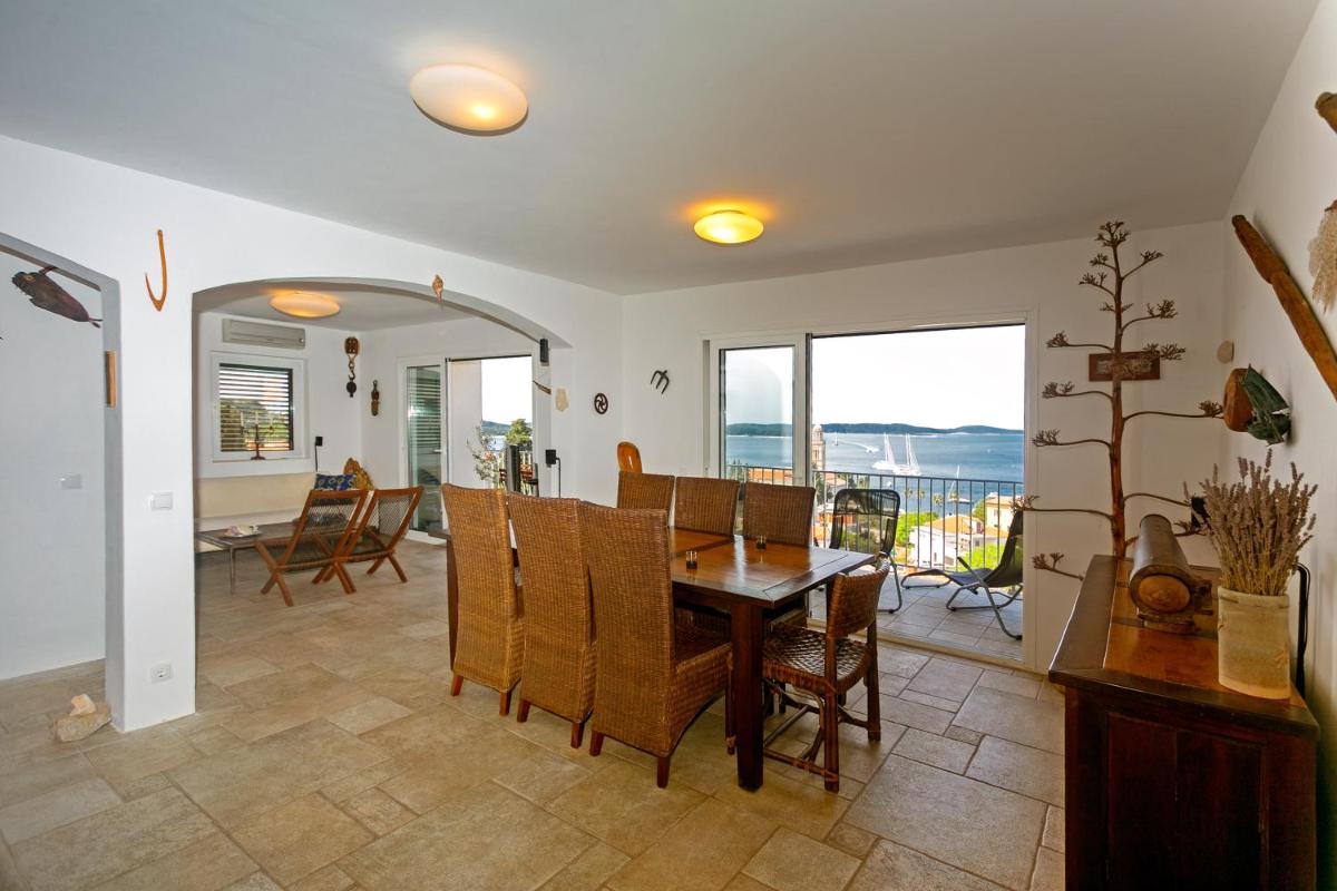 All About the Sea - Riviera House near the center of Hvar - Housity
