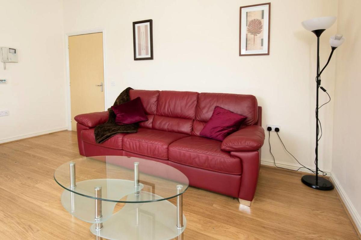 GuestReady - Top Floor Apt 2min walk to O2 Apollo - Housity