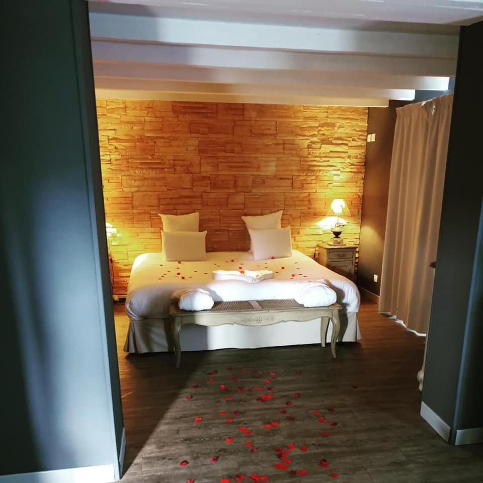 Un ou plusieurs lits dans un hébergement de l'établissement Le Belvédère Hotel et Bien être