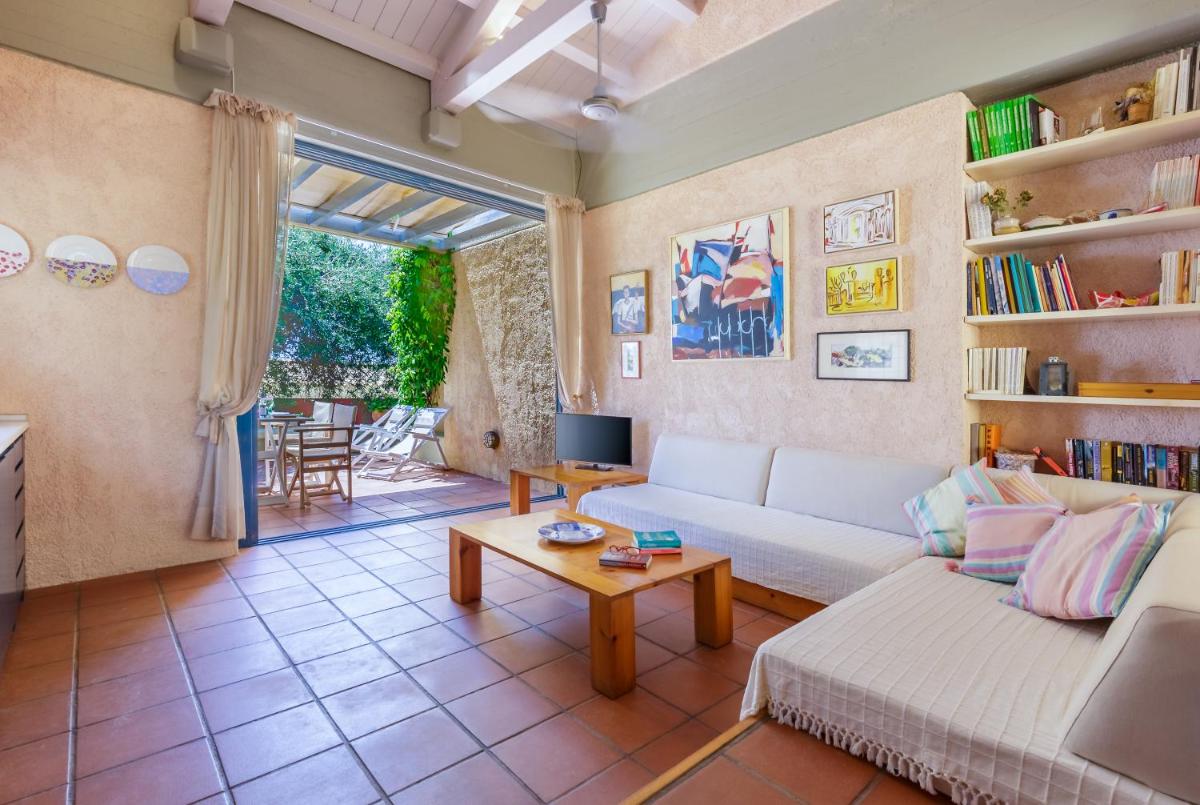 Suitetrails - Barbati Beach Art House
