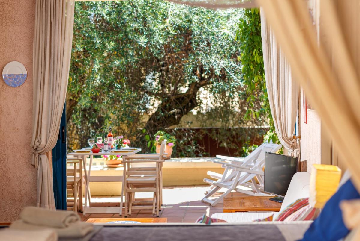 Barbati Beach Art House - Housity
