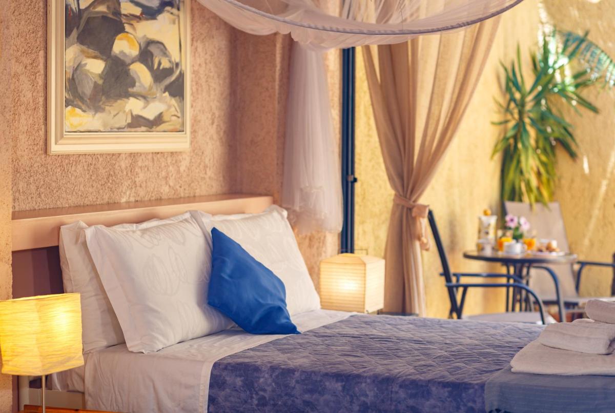 Barbati Beach Art House - Housity