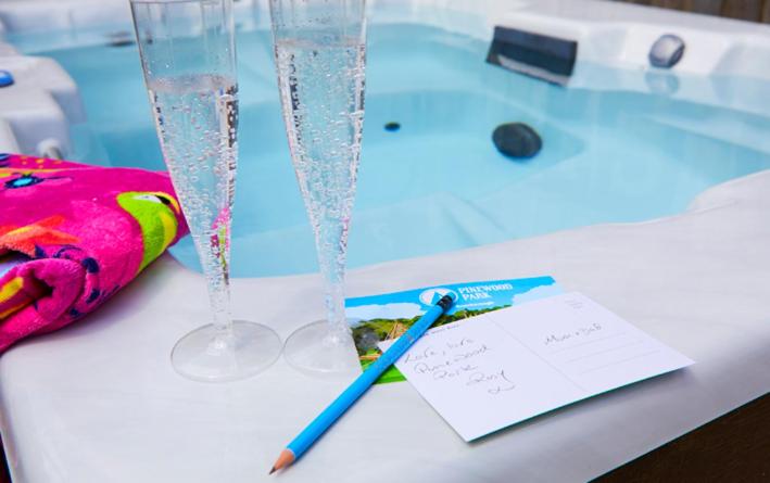 Pinewood Park - Tipis, Hot Tubs and Lodges - Housity