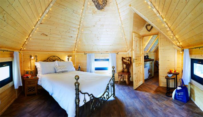 Pinewood Park - Tipis, Hot Tubs and Lodges - Housity
