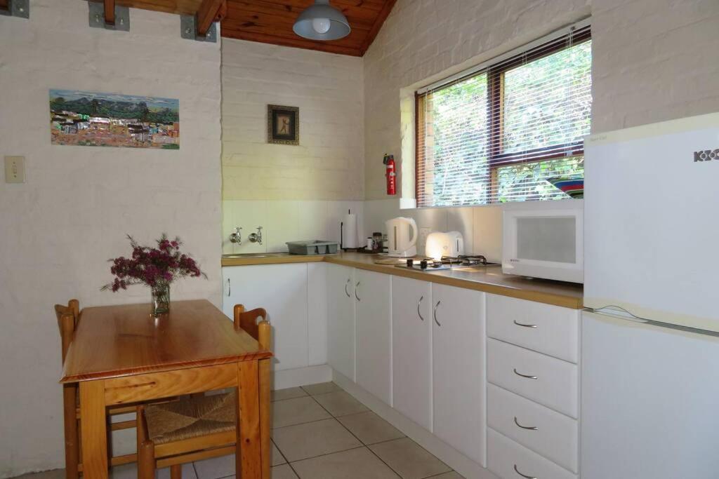 Suitetrails - Placid Pines garden cottage