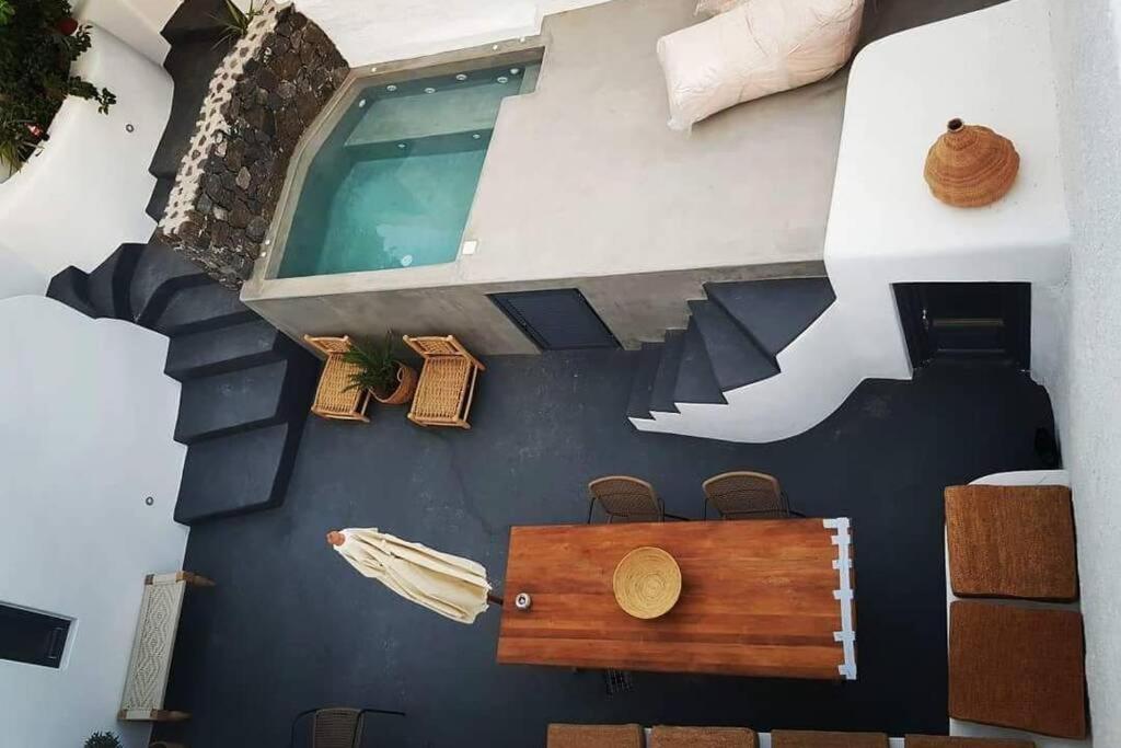 Santorini Folia Cave house, 4 pers, view, jacuzzi - Housity