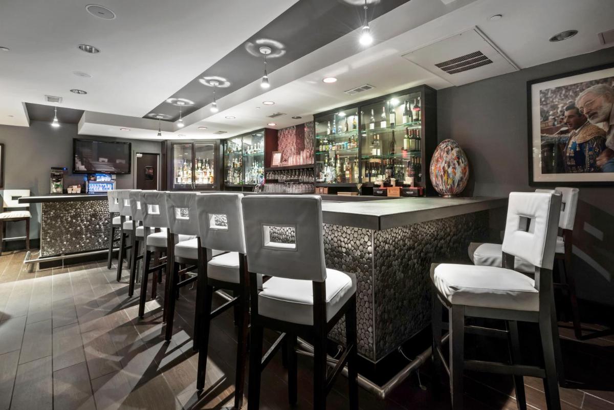 Artmore Hotel - Housity