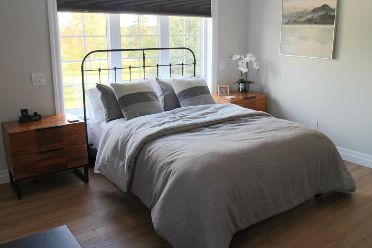 Woodslee Bed and Breakfast - Housity