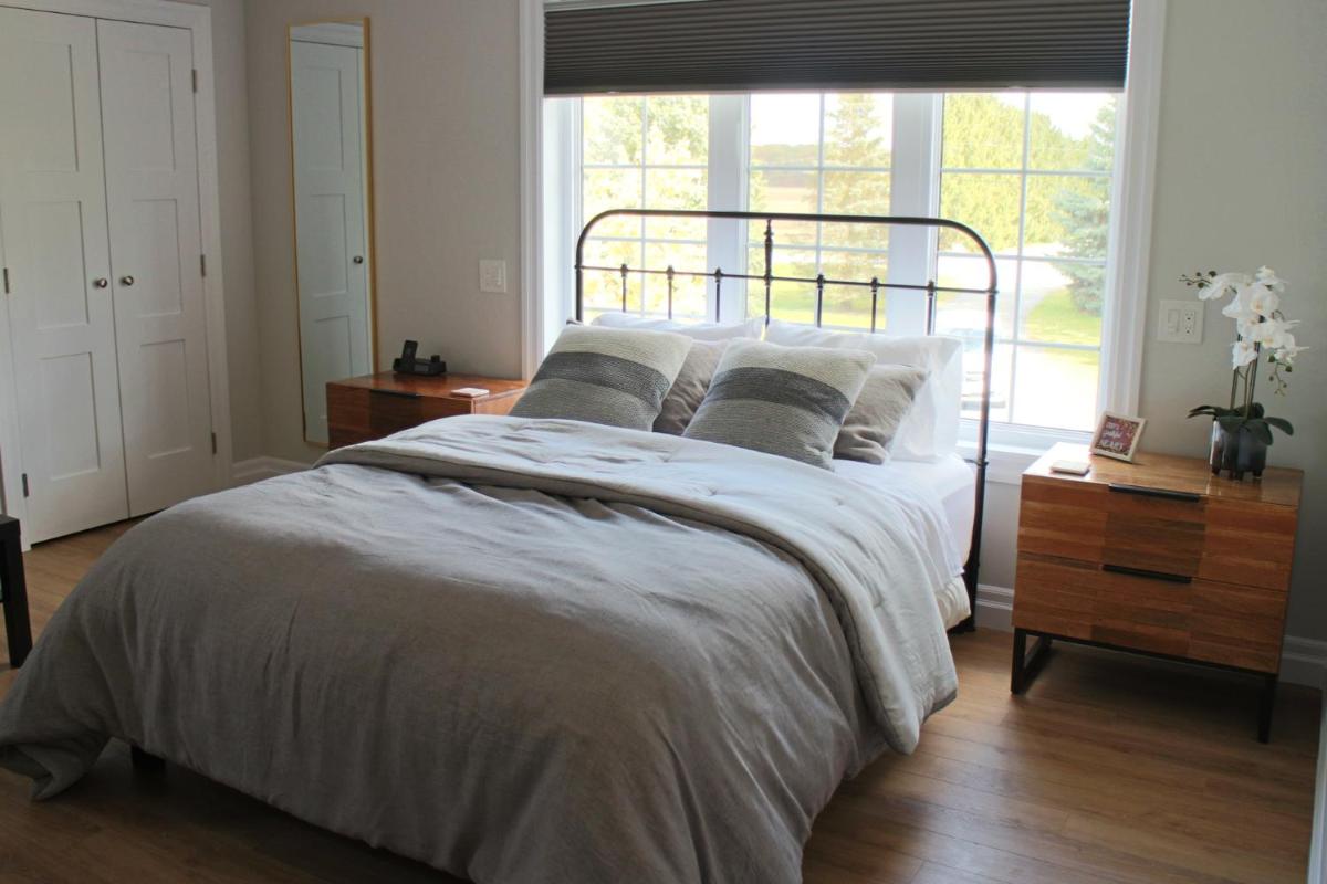 Woodslee Bed and Breakfast - Housity