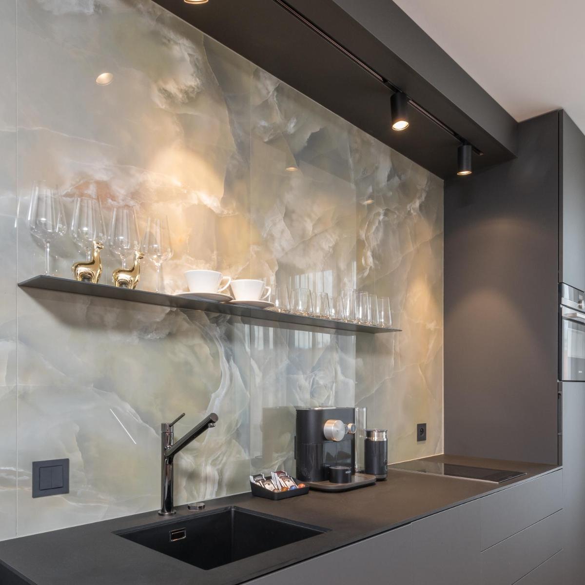 Fully renovated stylish duplex in a convenient location - Housity