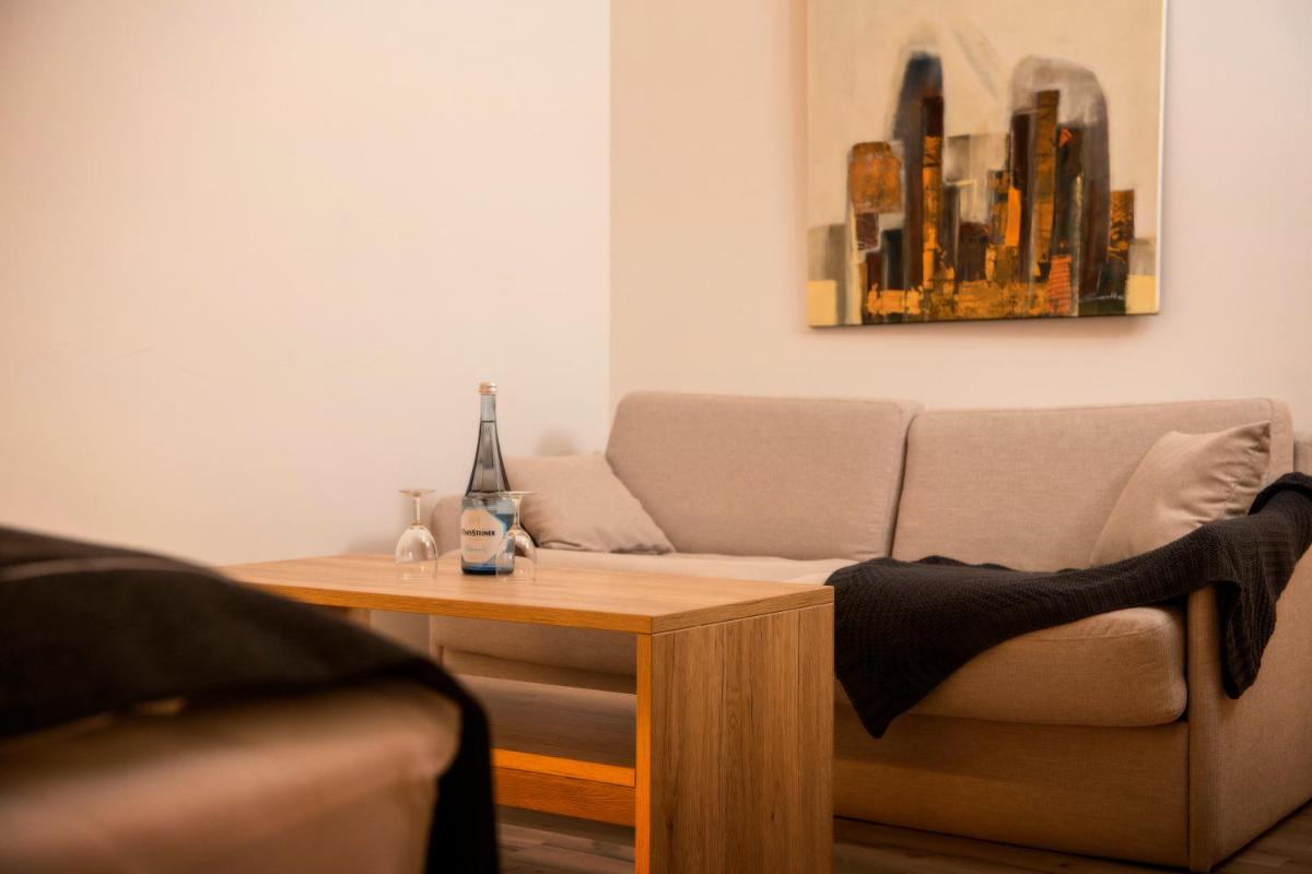 Four Stars by City Hotel - Housity