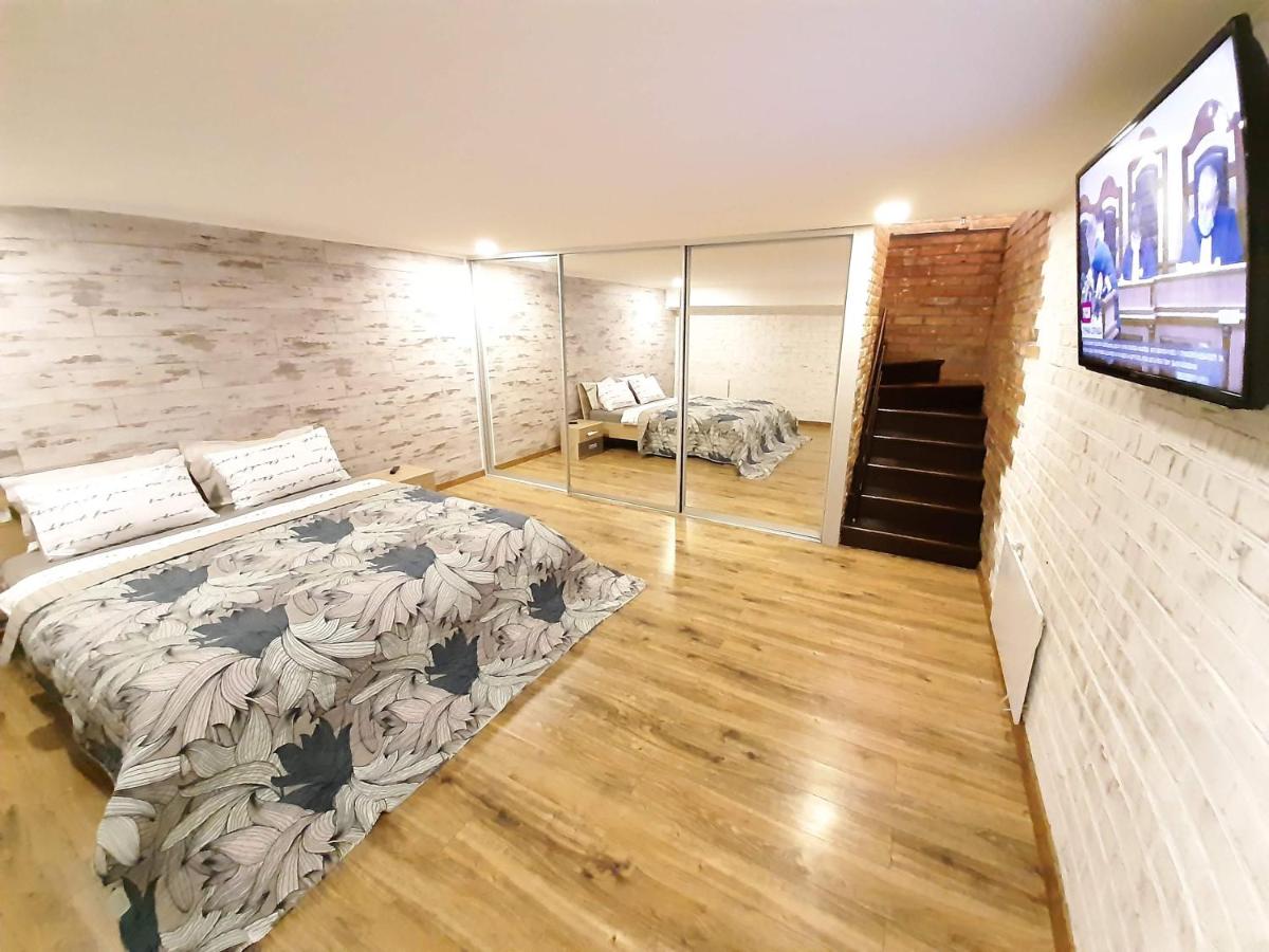 Charlotte -двухуровневая Студия в Центре - Housity