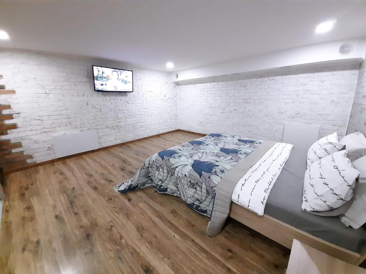 Charlotte -двухуровневая Студия в Центре - Housity