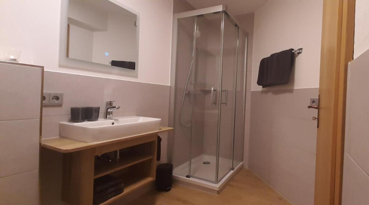 Gasthof Zum Wirt Ferienwohnung Hohenbogenblick - Housity