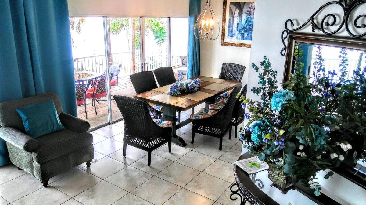 3000 Sq Ft Beach and Bay Condo - Housity