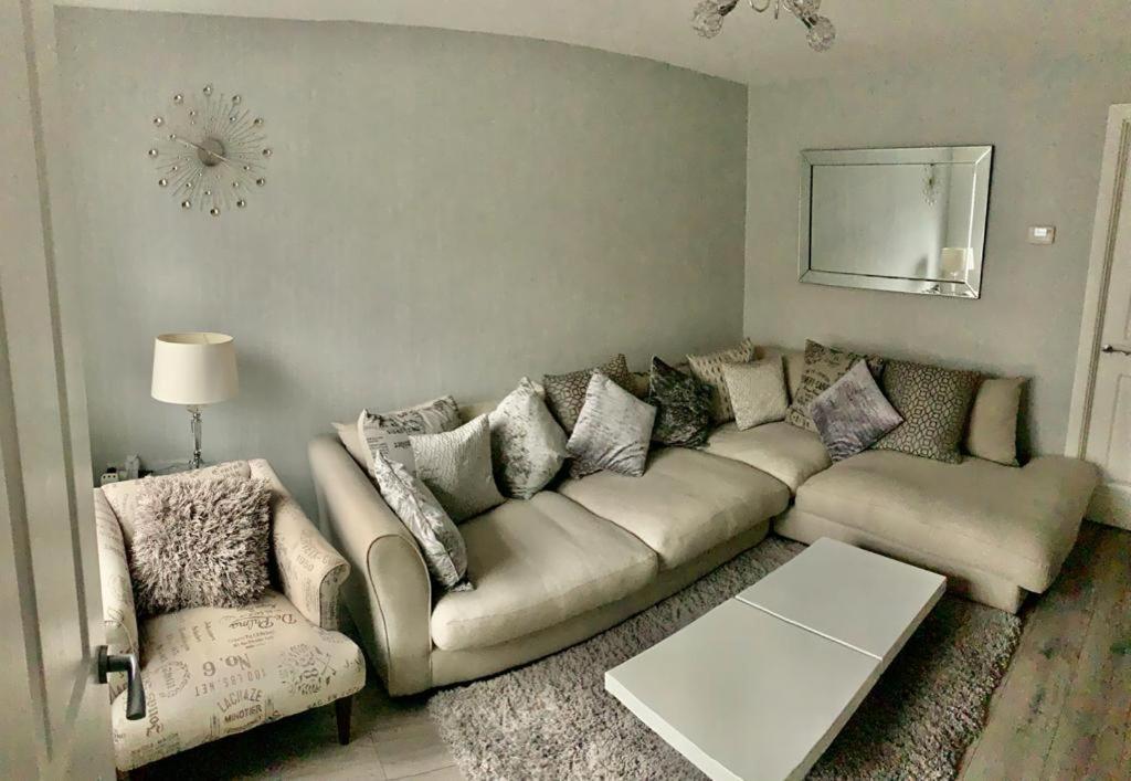Kay's Place - Modern 3 Bed - Housity