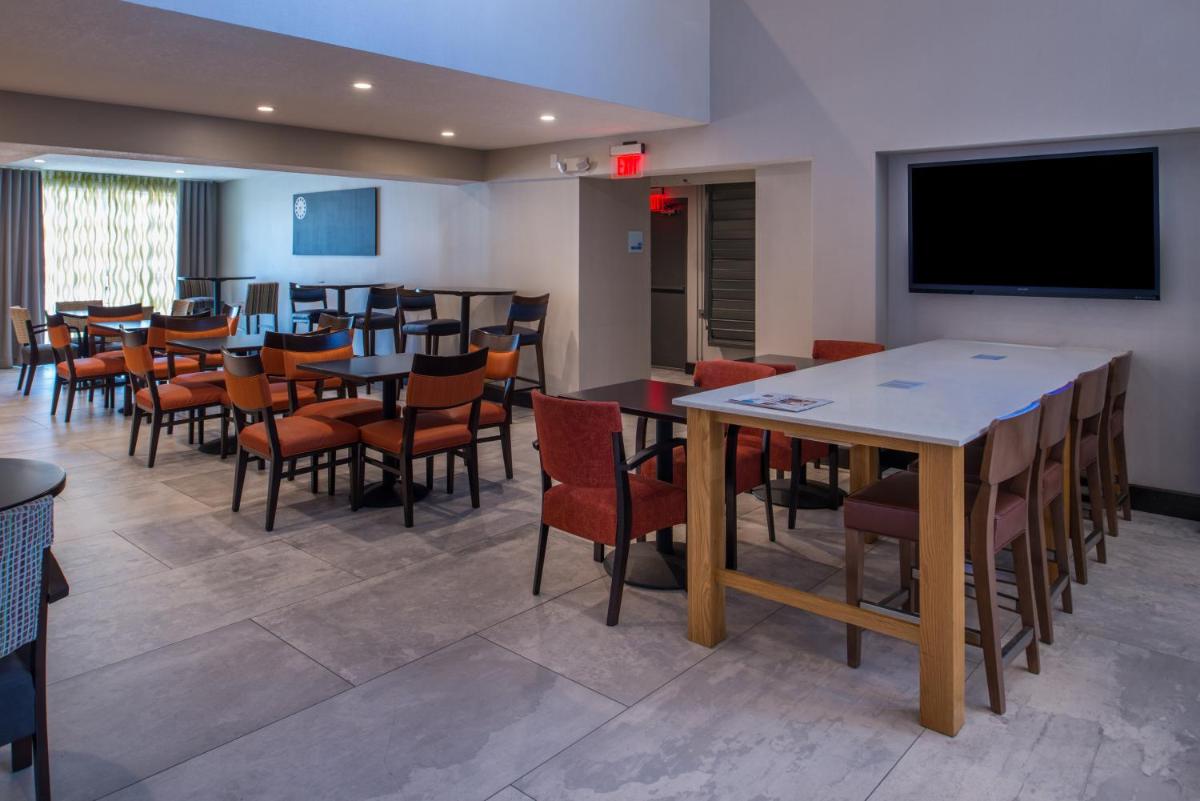 Holiday Inn Express & Suites San Antonio Medical Center North, an IHG Hotel - Housity