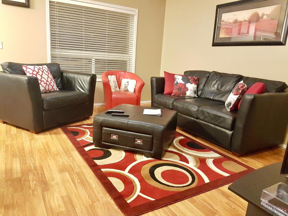 Suitetrails - 3 beds , Private Cozy Patio , 4 mins drive to Starbucks