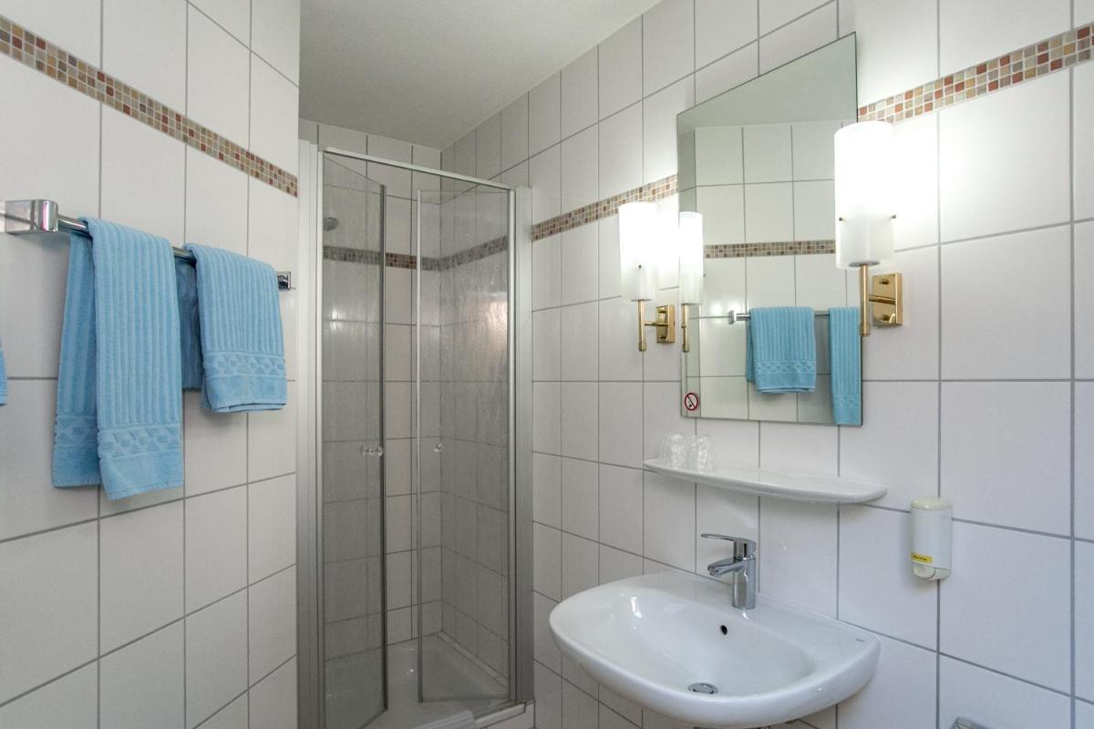 Hotel Gasthaus Engel Luttingen - Housity