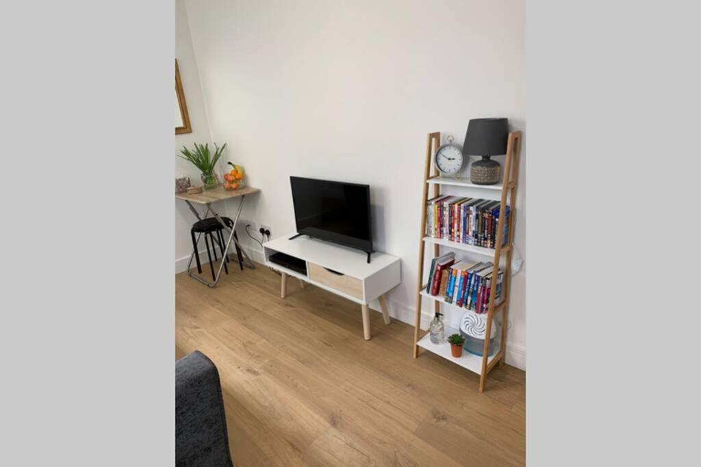 Bijou Beery, beautiful garden flat in village location - Housity