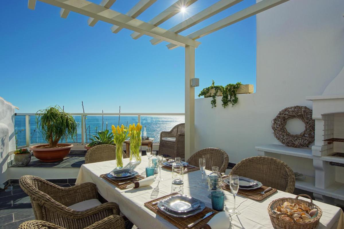 Casa Latino - Oceanfront - Luxury & Charming villa- Jacuzzi at Rooftop by DreamvillasAlbufeira - Housity