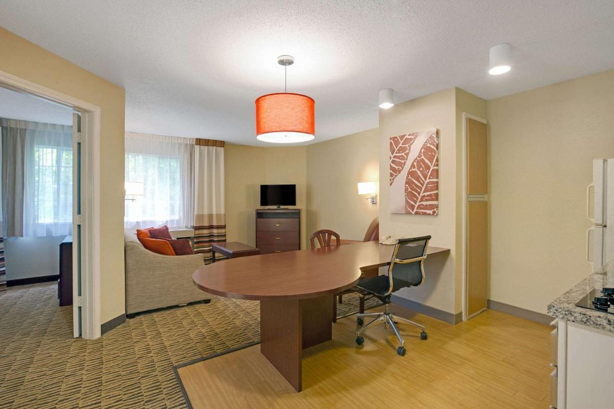 MainStay Suites Northbrook Wheeling - Housity