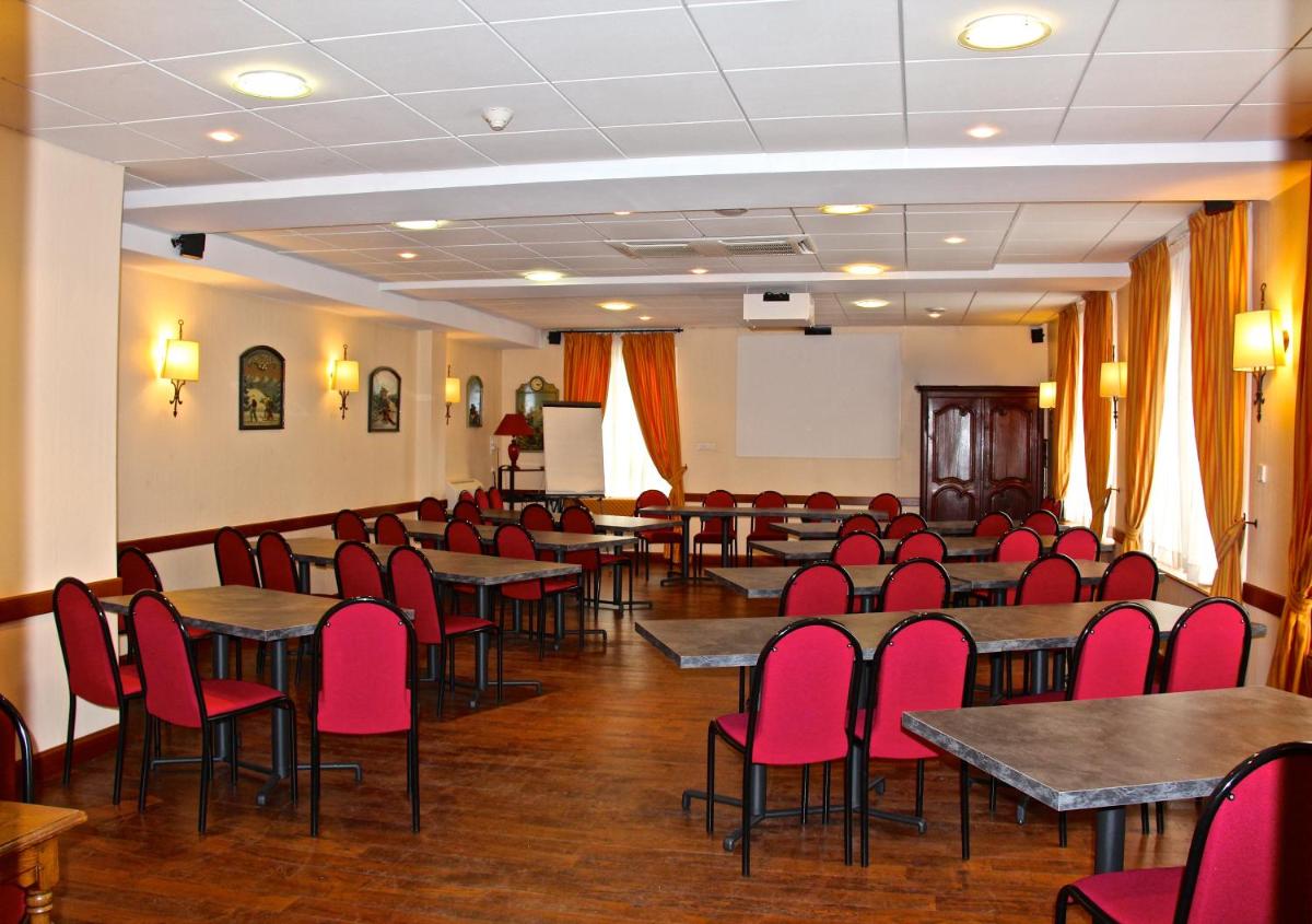 Coin salon dans l'établissement Hotel de la Jamagne & Spa