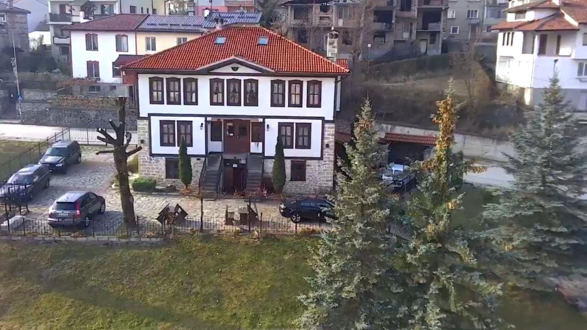 Petko Takov's House - Housity