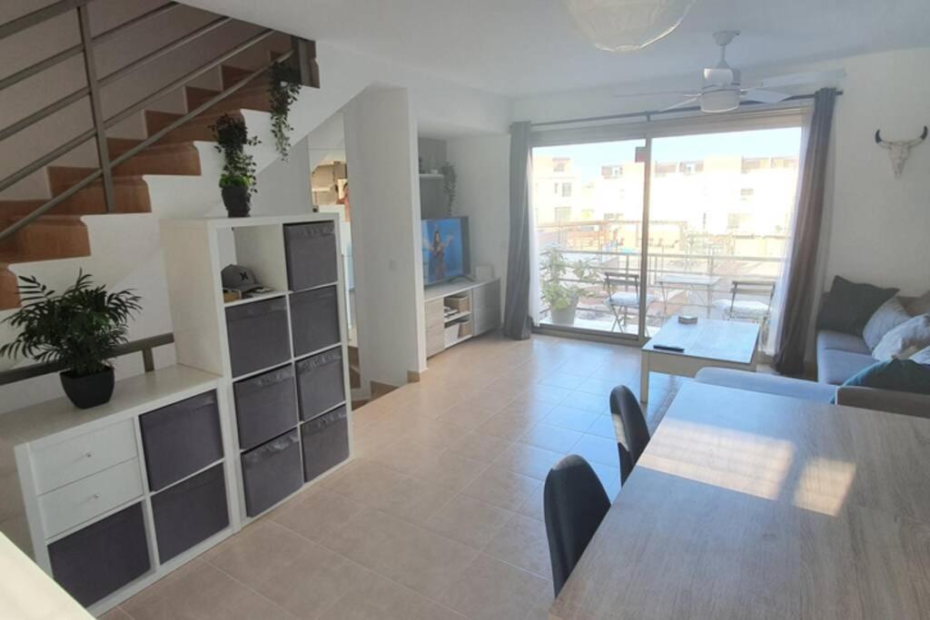 Suitetrails - Duplex Quiet complex Caleta de Fuste BIGSwiming pool WIFI