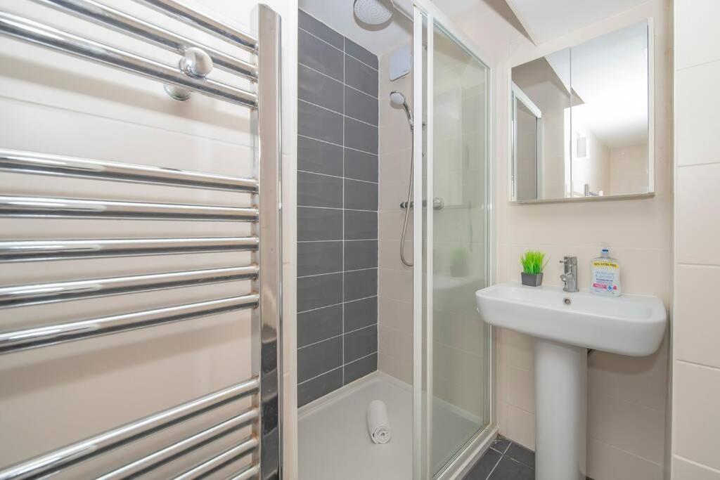 ONE BEDROOM 5 mins away from sea - Housity