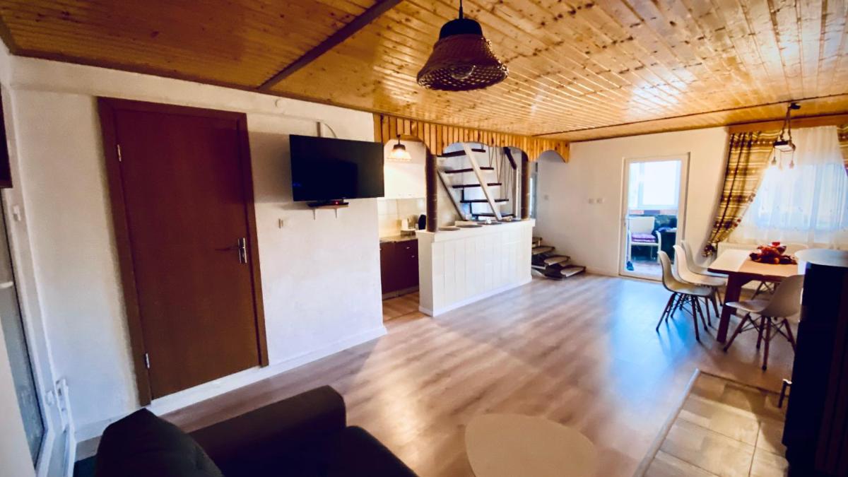 Cabana din Poiana Valiug - Housity