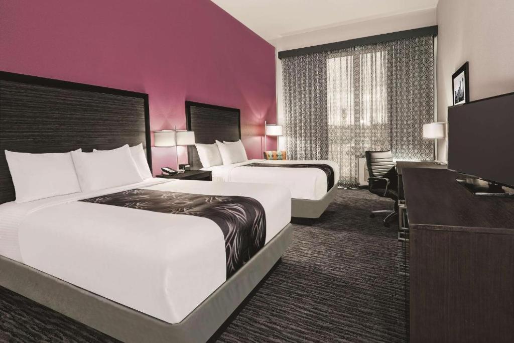 La Quinta by Wyndham Dallas Grand Prairie North - Housity