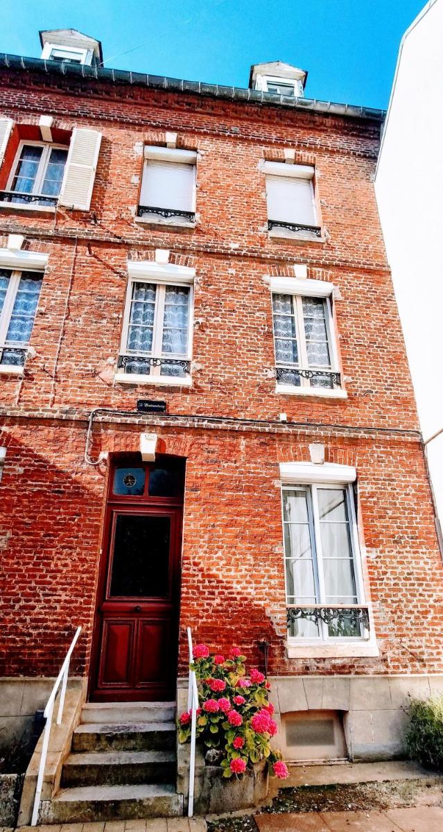 Studio 3 étoiles lumineux et calme à 250 m de la plage - Housity