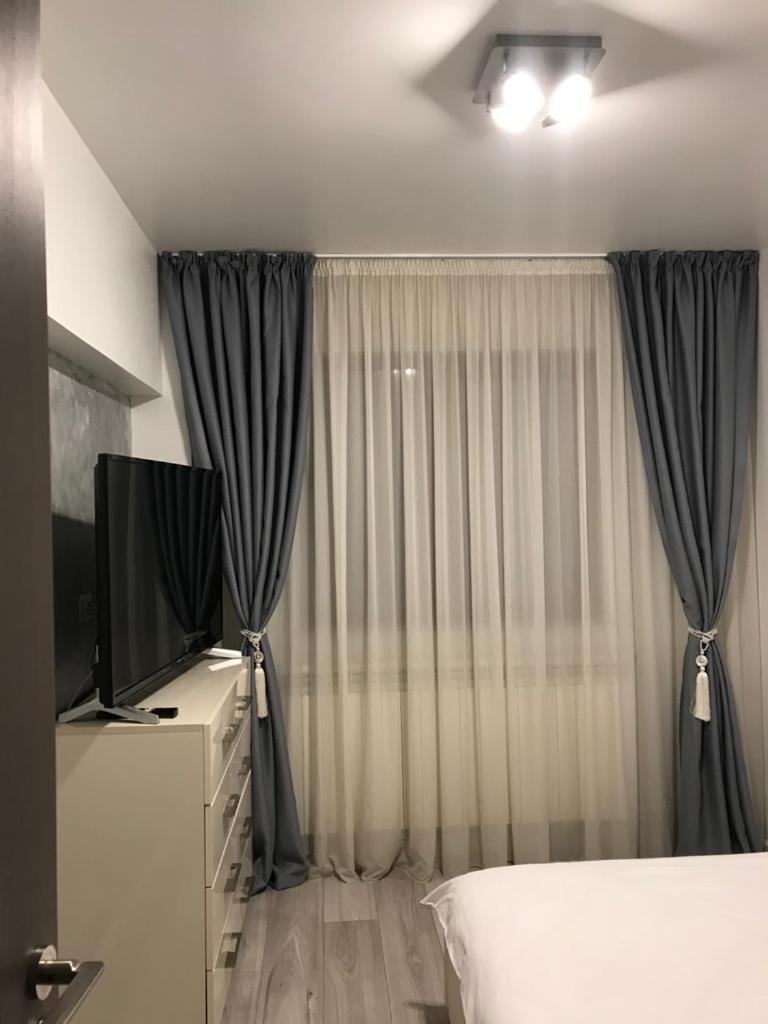 White & Silver Luxury Apartament 3 Camere - Housity