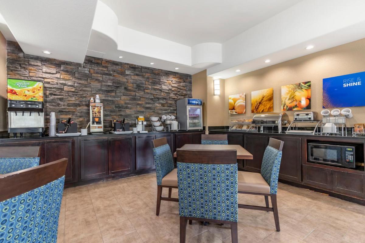 Comfort Suites Medical Center near Six Flags - Housity