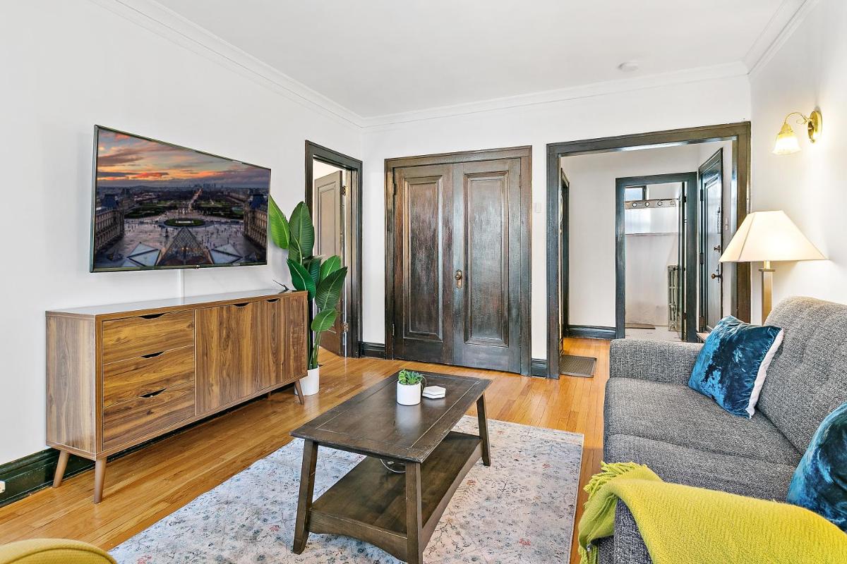 Your 1BR Homey Haven in Vibrant Chicago - Larchmont 1A-3A - Housity