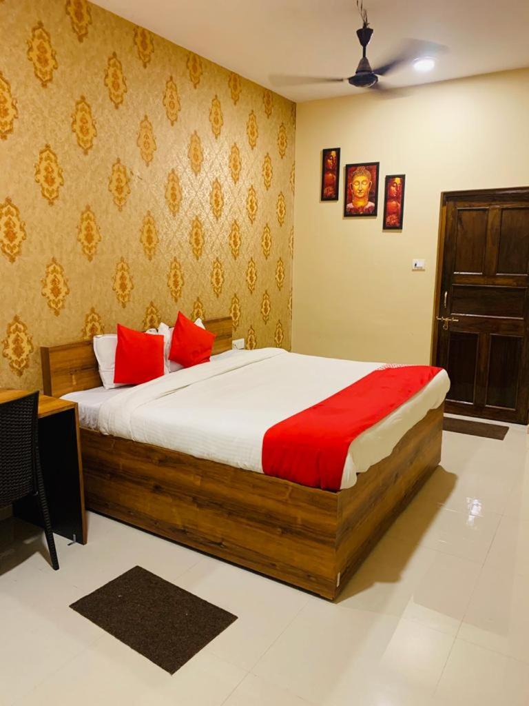 Hotel Neelkanth - Housity