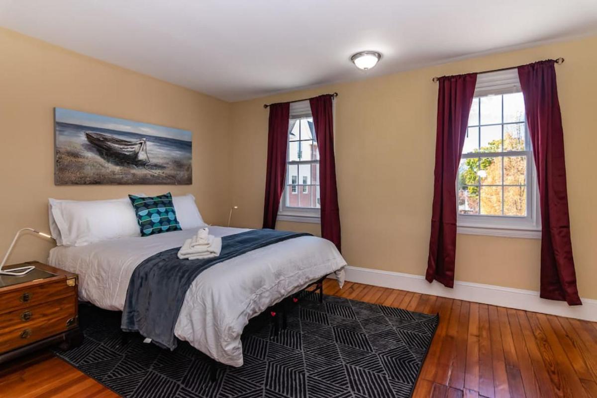 915CountyLineRoad Luxury Mainline Train Colleges - Housity