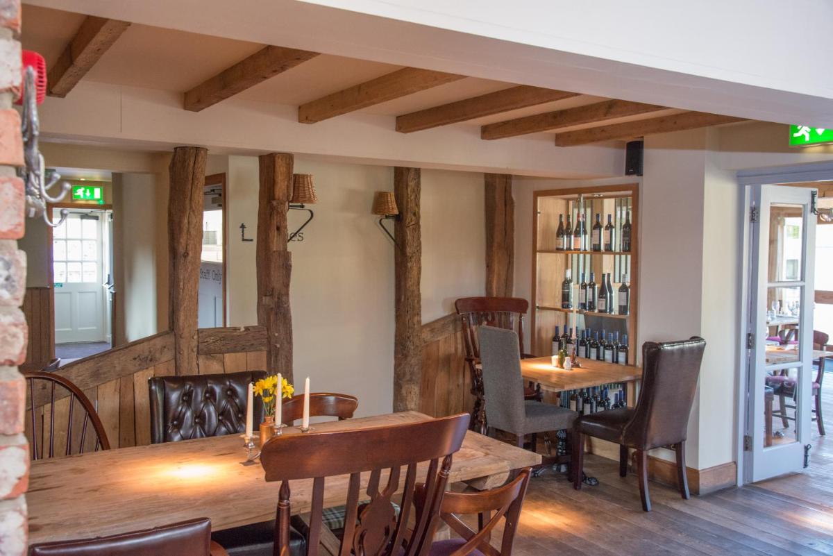 The Swan Inn - Housity