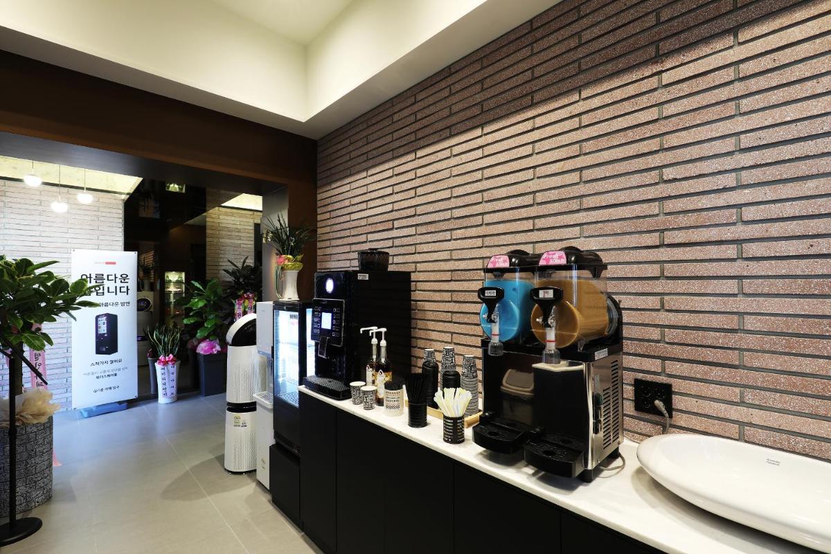 Hotel In Modern Cheongju Terminal - Housity