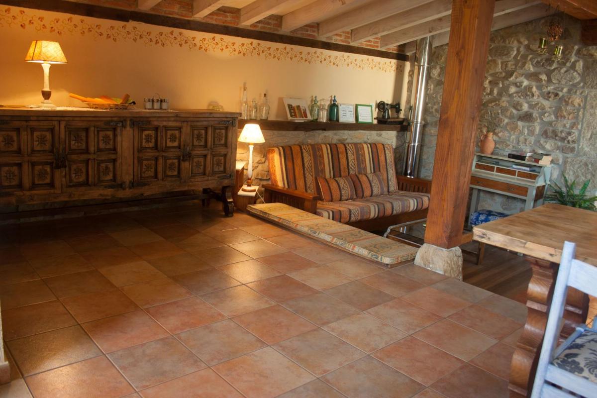 Apartamentos Rurales La Casa Vieja De Silió - Housity