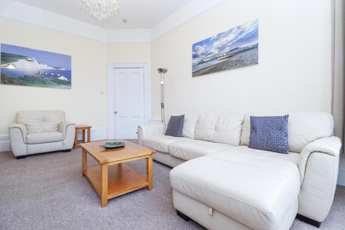 Eastbourne Sea View Apartment - Housity