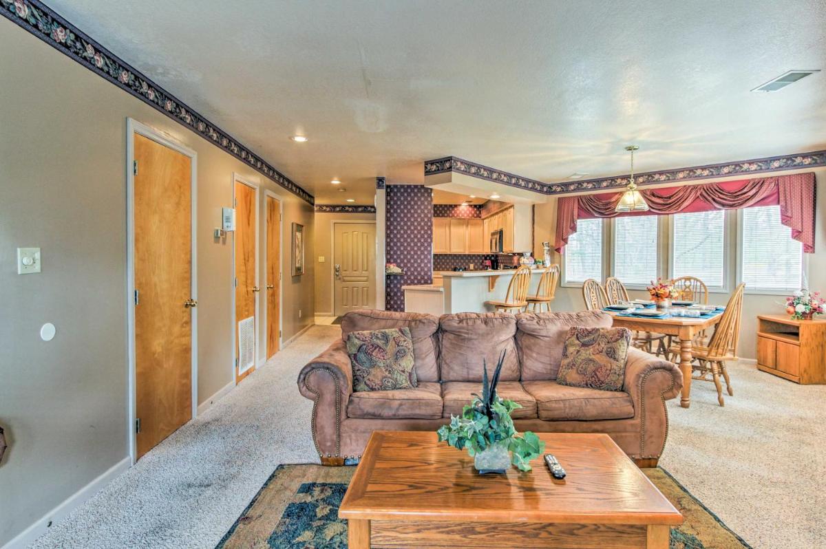 Large Condo with Hot Tub Access, 1 half Mi to Parkway! - Housity