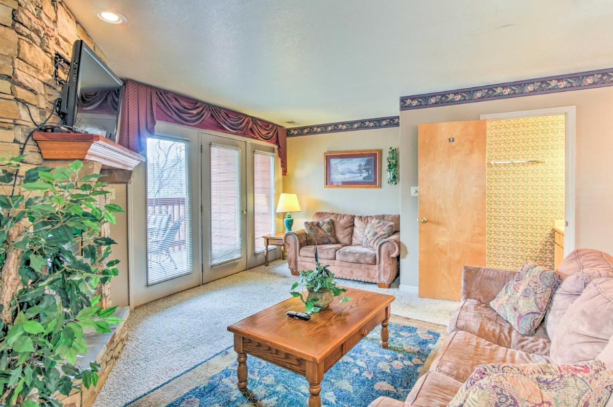 Large Condo with Hot Tub Access, 1 half Mi to Parkway! - Housity