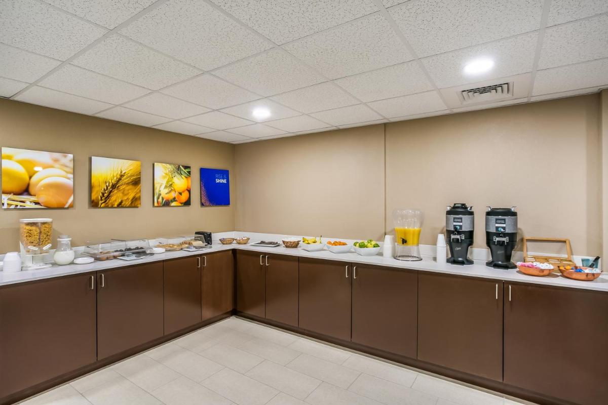 Aspire Hotel and Suites - Housity