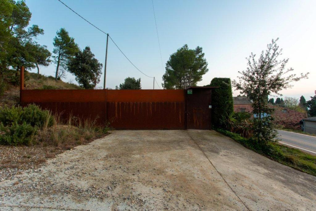 Infinity pool House in Vilopriu - Housity