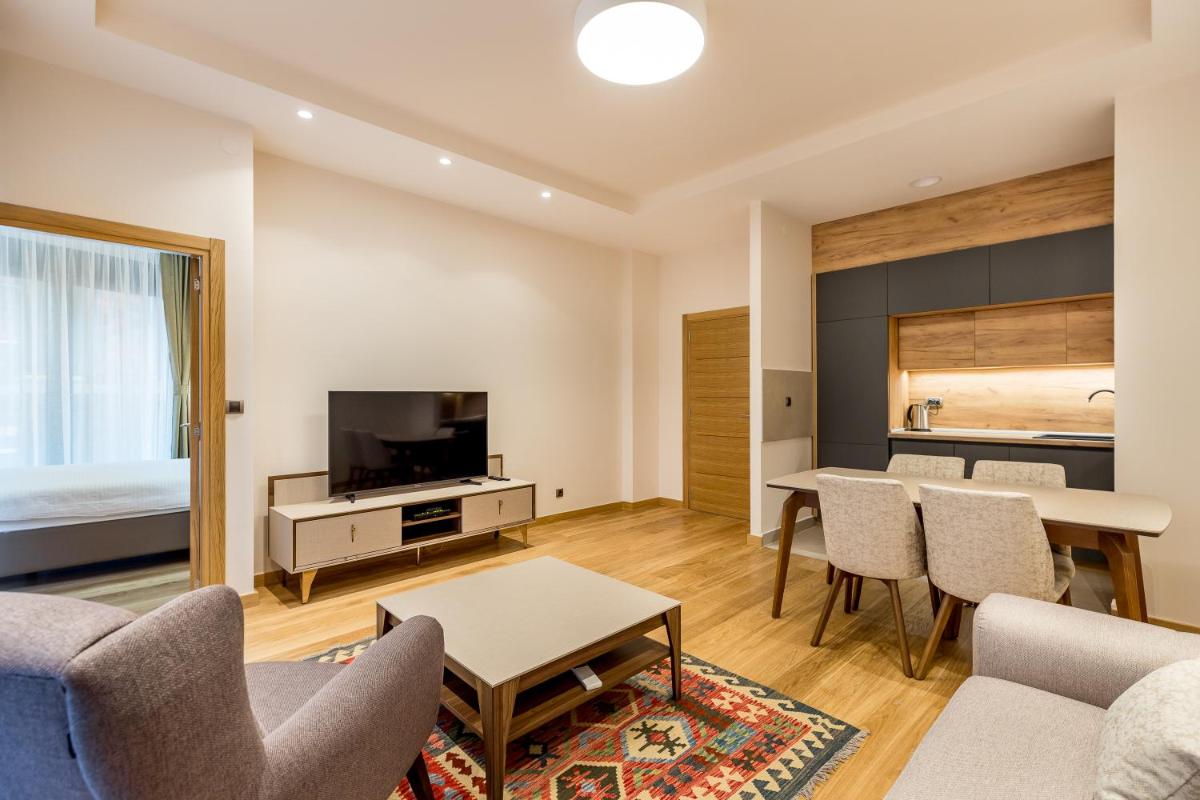 Suitetrails - Athos Square Apartments