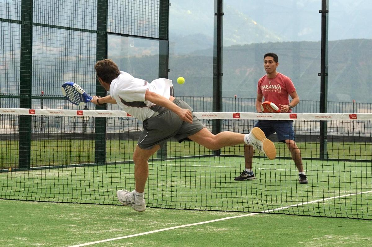 Instalaciones para jugar a tenis o squash en Cerdanya Viva Ecoestades o alrededores