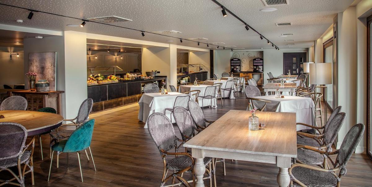 Un restaurante o sitio para comer en Blanco Hotel Spa