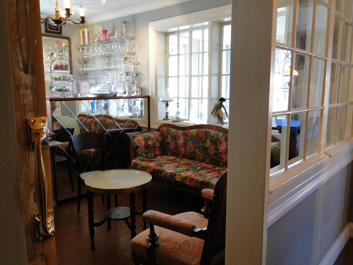 Hotel & Cafe Lanterna - Housity